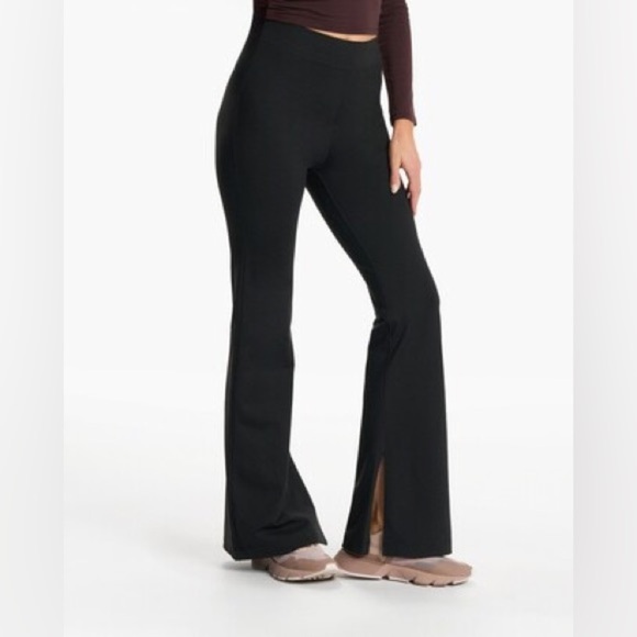Vuori Granite High Waist Flare in Black Heather Size Small Split Hem Style - Picture 1 of 15